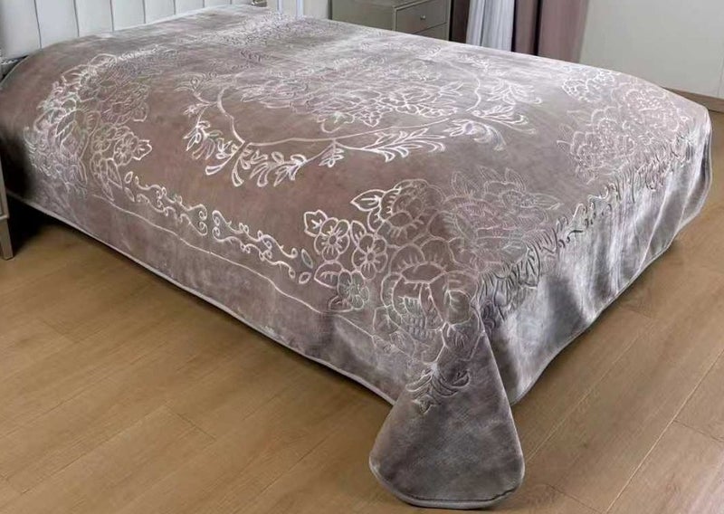 بطانية نفرين فاخرة بوزن 6 كيلو – مقاس كبير 240×220 سم لدفء مضاعف وأناقة لا تُقاوم - Image 2