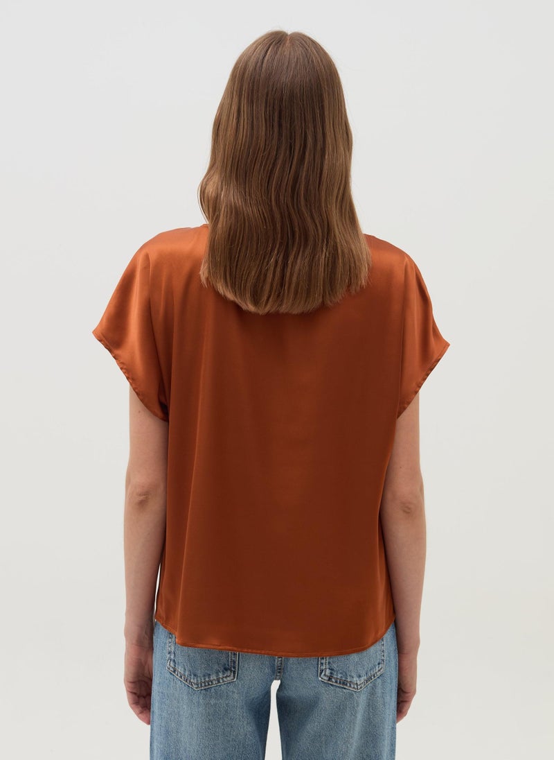 او في اس بلوزة ساتان بأكمام كيمونو - Image 3