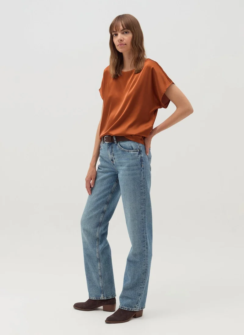 او في اس بلوزة ساتان بأكمام كيمونو