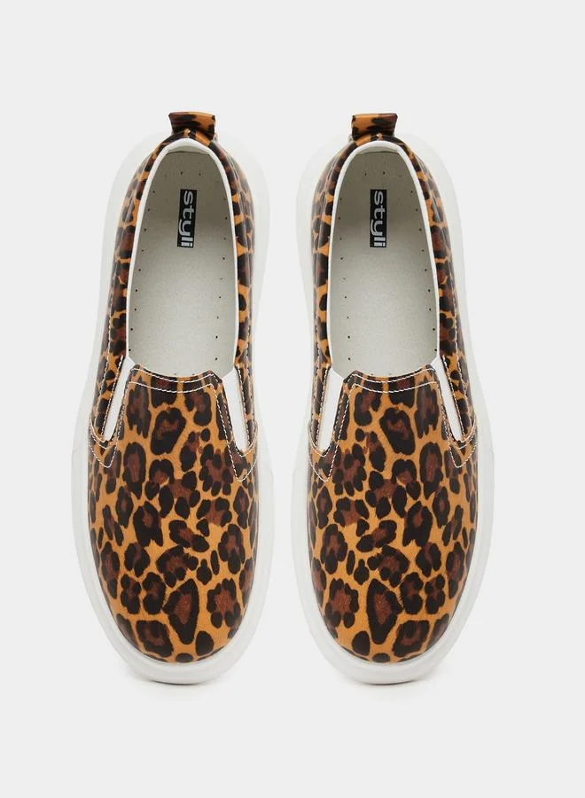 Styli Styli Animal Print Slip On