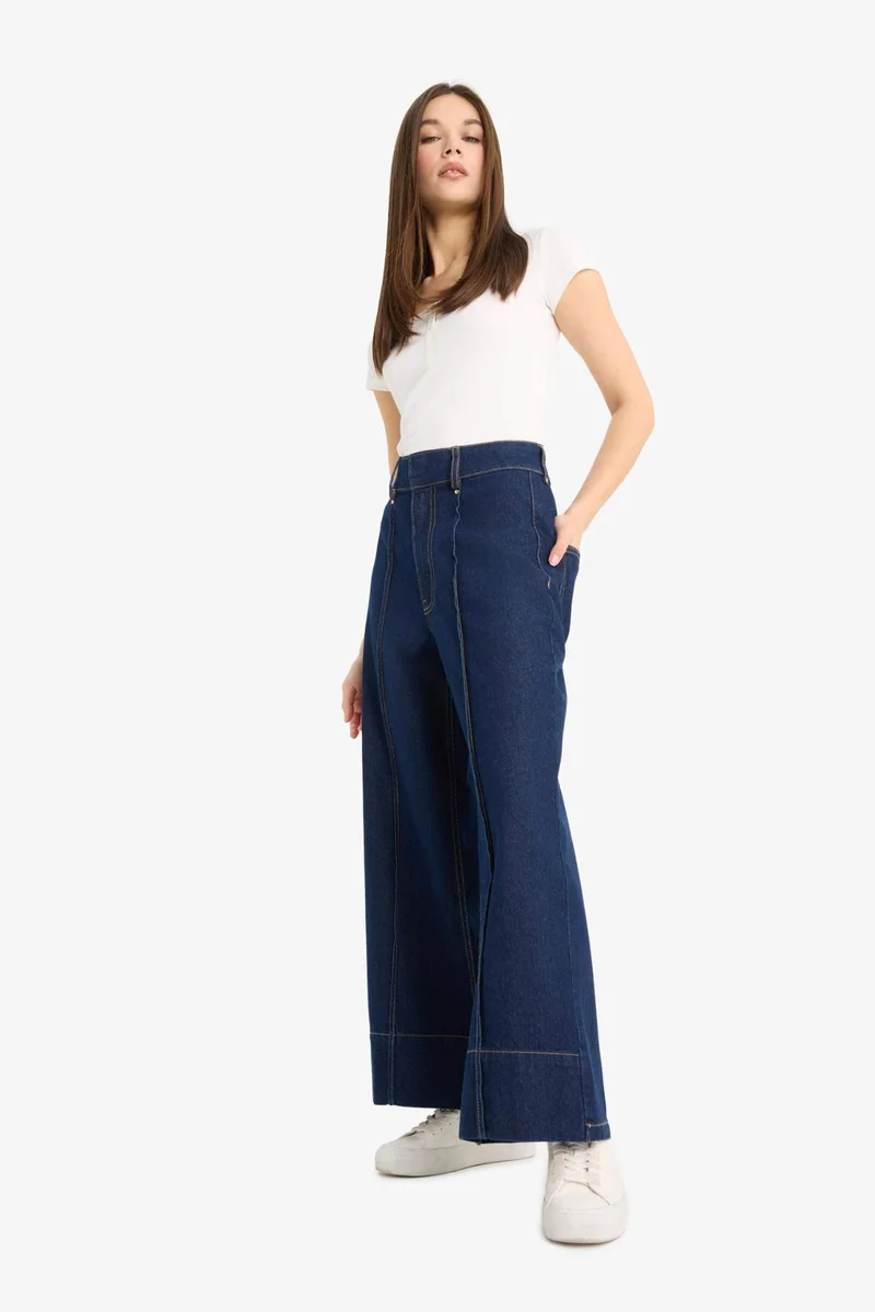 ديفاكتو Short Wide Leg Crop Fit Jeans