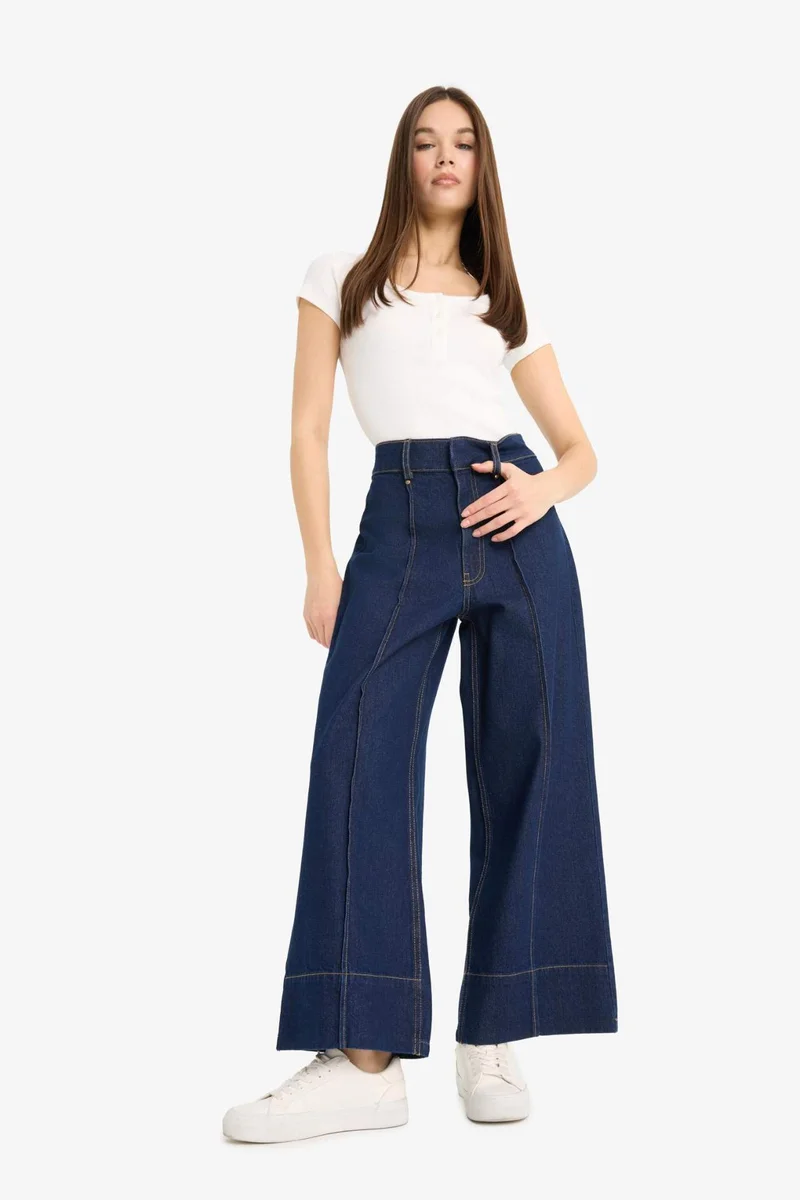 ديفاكتو Short Wide Leg Crop Fit Jeans