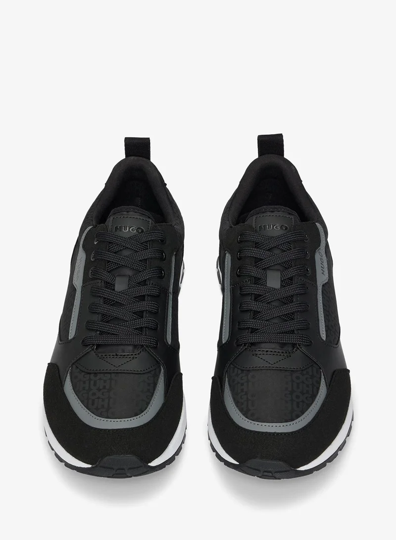 هوجو مدربات برباط من مواد مختلطة مع جزء علوي بشعار المونوغرام