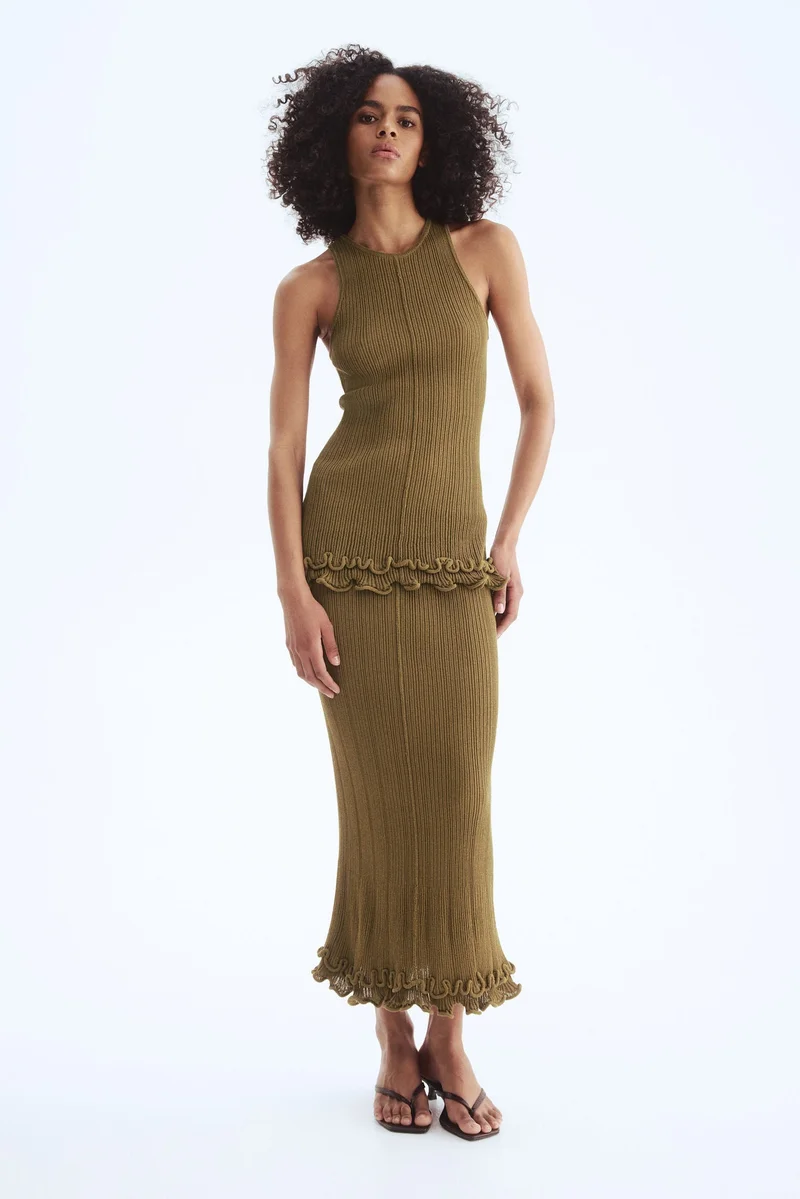 اتش اند ام تنورة من قماش محبوك ومرن