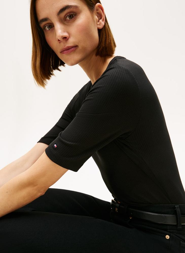 تومي هيلفيغر تيشيرت بياقة دائرية مزين بشعار العلامة التجارية - Image 3