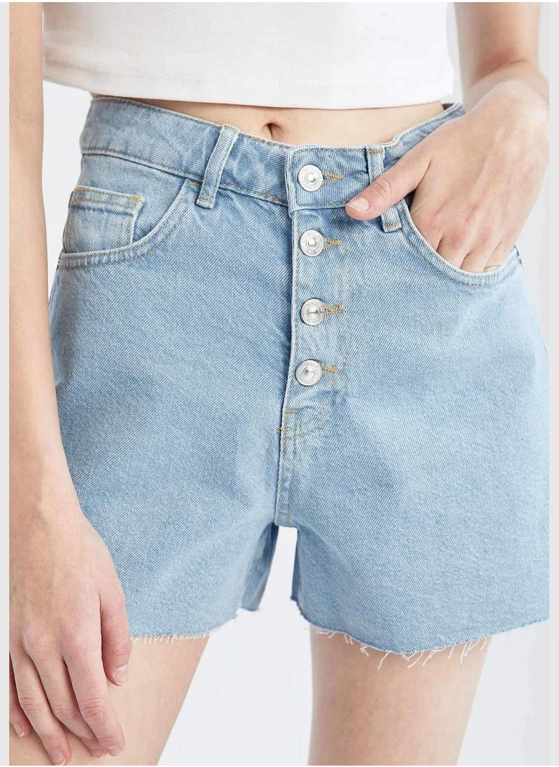 ديفاكتو Mom Fit High Waisted Mini Jean Short