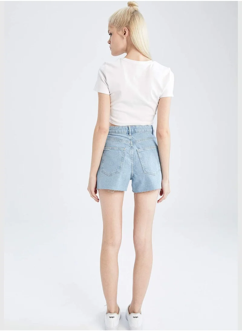 ديفاكتو Mom Fit High Waisted Mini Jean Short