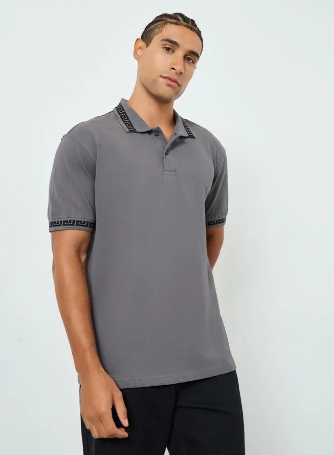 ستايلي قميص بولو رجالي رمادي بياقة جاكار وقصة مريحة