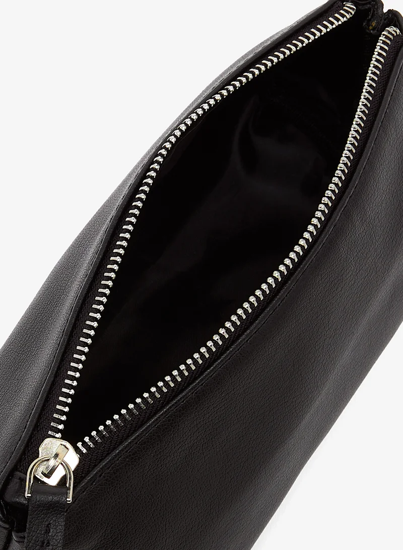 Seventy Five Spacious Storage Wash Bag