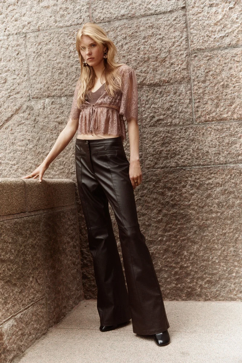 اتش اند ام بلوزة دانتيل