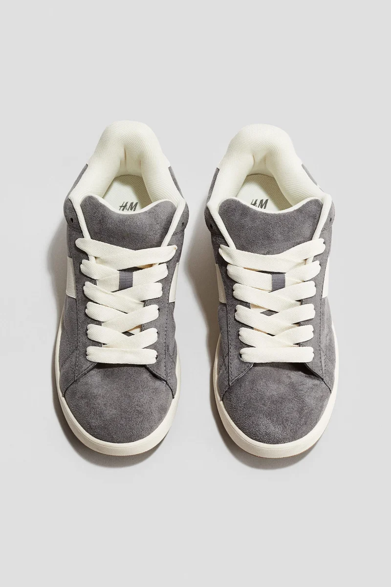 اتش اند ام حذاء رياضي