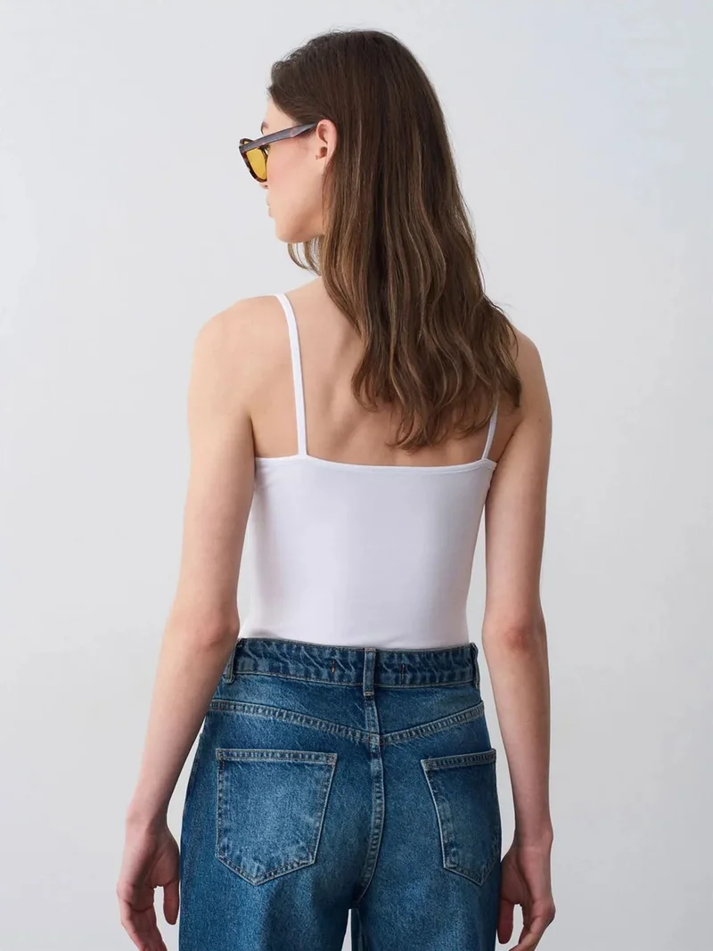 ديلفين DILVIN Slim-fit Sleeveless Square-neck Blouse