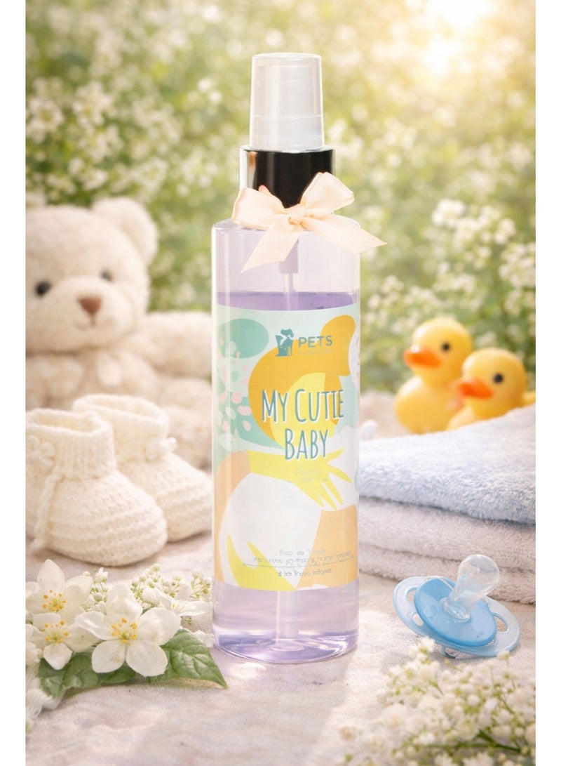عطر للحيوانات الأليفة برائحة بودرة الأطفال (My Cutie Baby) – بخاخ منعش يدوم طويلاً للقطط والكلاب – خالي من الكحول (125 مل)