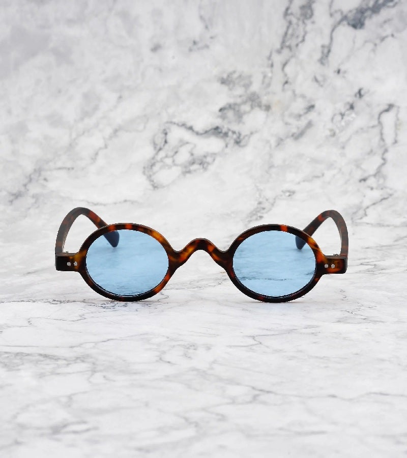  اكسبليست باوتس نظارات شمسية أنيقة ليام للجنسين من إكسبليست بوتس بلون السلحفاة المطفية والأزرق - Image 2