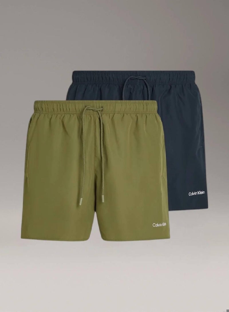 كالفن كلاين طقم شورتات سباحة برباط متوسطة الطول من قطعتين - Image 5