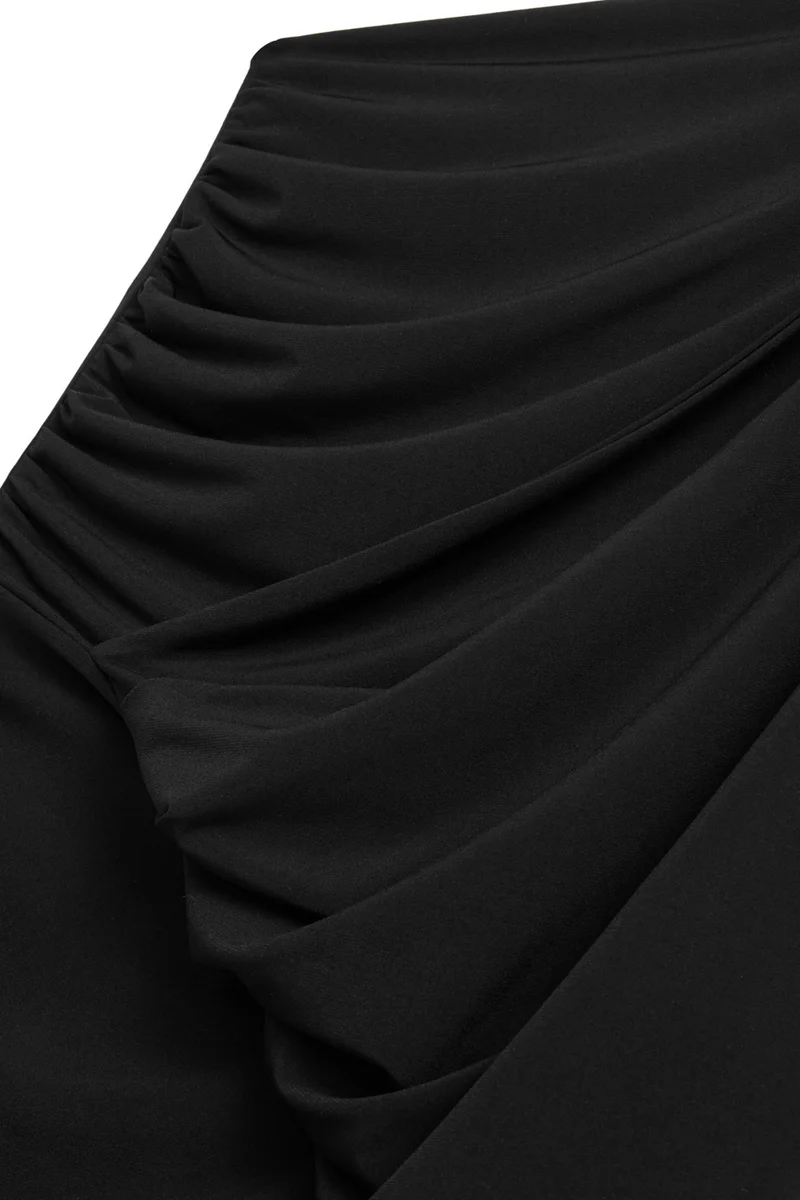 نوكتورن فستان ماكسي بتفاصيل درابيه