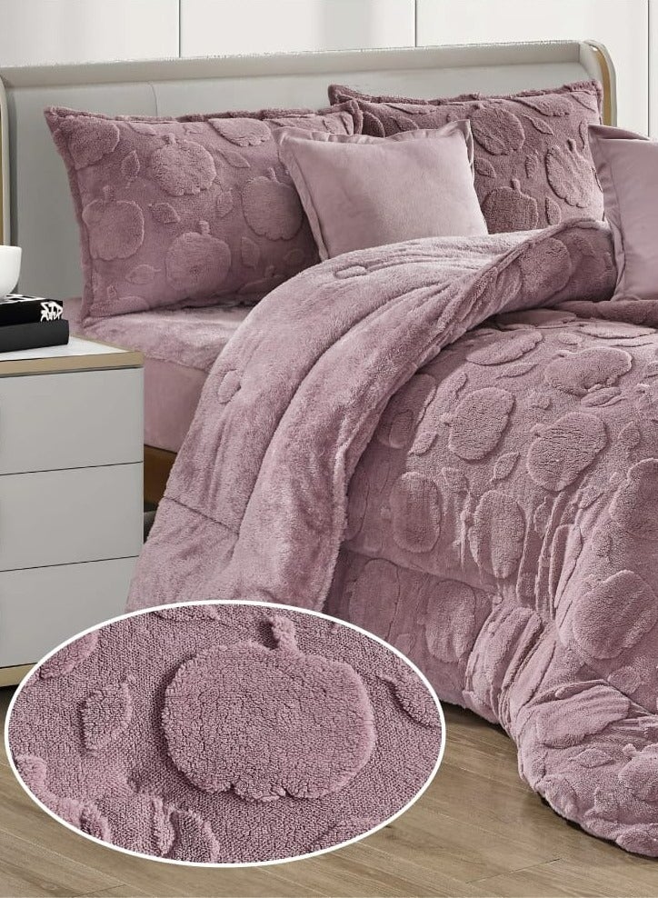 مون مفرش سرير شتوي نفرين بتصميم عصري ونقش بارز مصنوع من الفرو الناعم مكون من 6 قطع ( 1 مفرش +1 شرشف مطاط للمرتبة + 2 كيس مخدة +2 كيس للوسادة المربعة ) مقاس المفرش 230X250 سم - Image 1