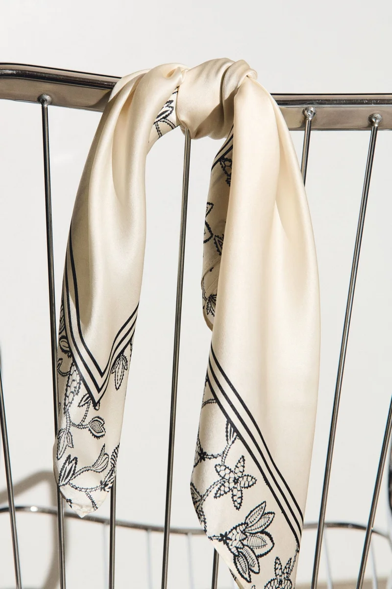H&M Printed silk scarf