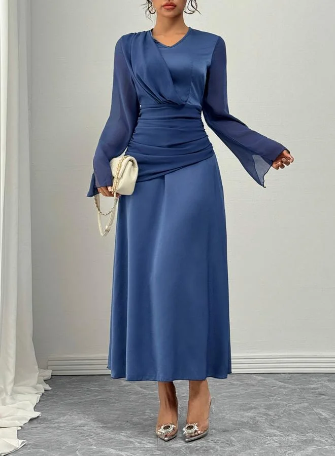 تايك تو فستان طويل بحافة واسعة مزين بكسرات بلون أزرق داكن