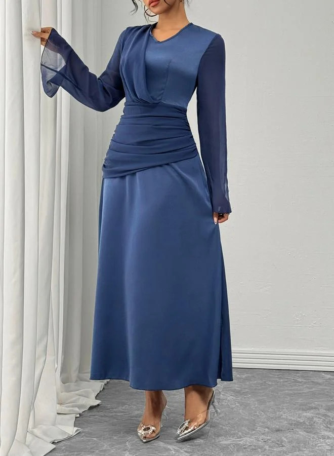 تايك تو فستان طويل بحافة واسعة مزين بكسرات بلون أزرق داكن