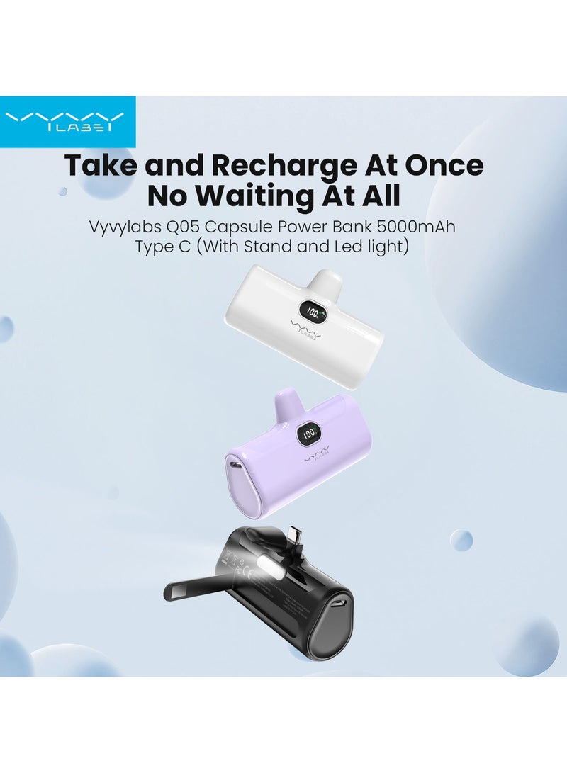 VYVYLABS باور بانك كبسولة Q05 من Vyvylabs بسعة 5000 مللي أمبير في الساعة من النوع C صغير الحجم ومزود بشاشة LED رقمية (مع حامل وإضاءة LED) باللون الأبيض - Image 4