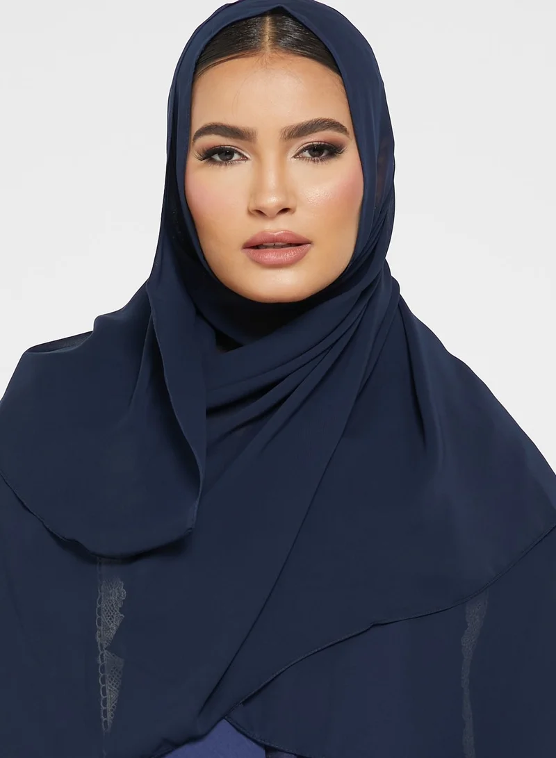 هيا كلوزيت عباية مزينة بتطريز