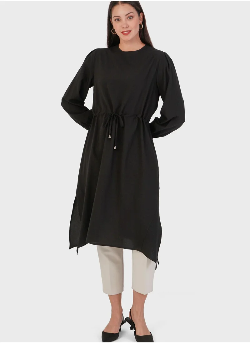 Tavin by Modanisa Crew Neck Belt Detail Tunic