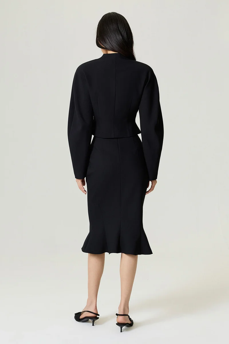 نوكتورن جاكيت أسود بأزرار غير متماثلة