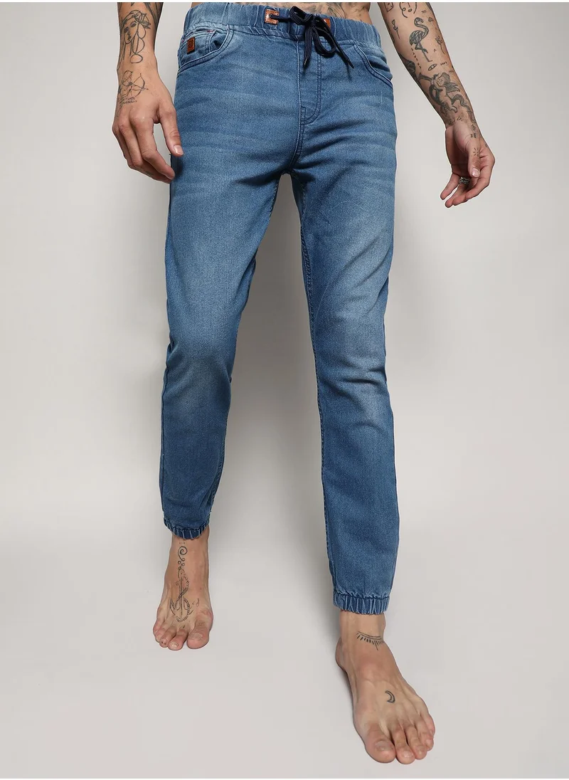 Campus Sutra Men's Light Blue Cinched Hem Denim Jeans