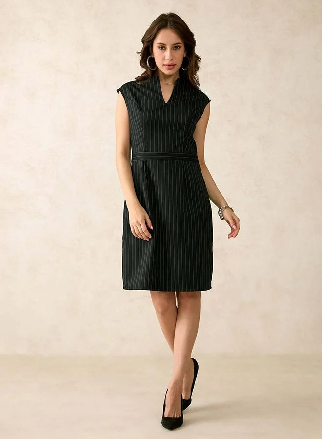 فيرجيو فستان فيرجيو فيسكوز مطاط مخطط بياقة على شكل