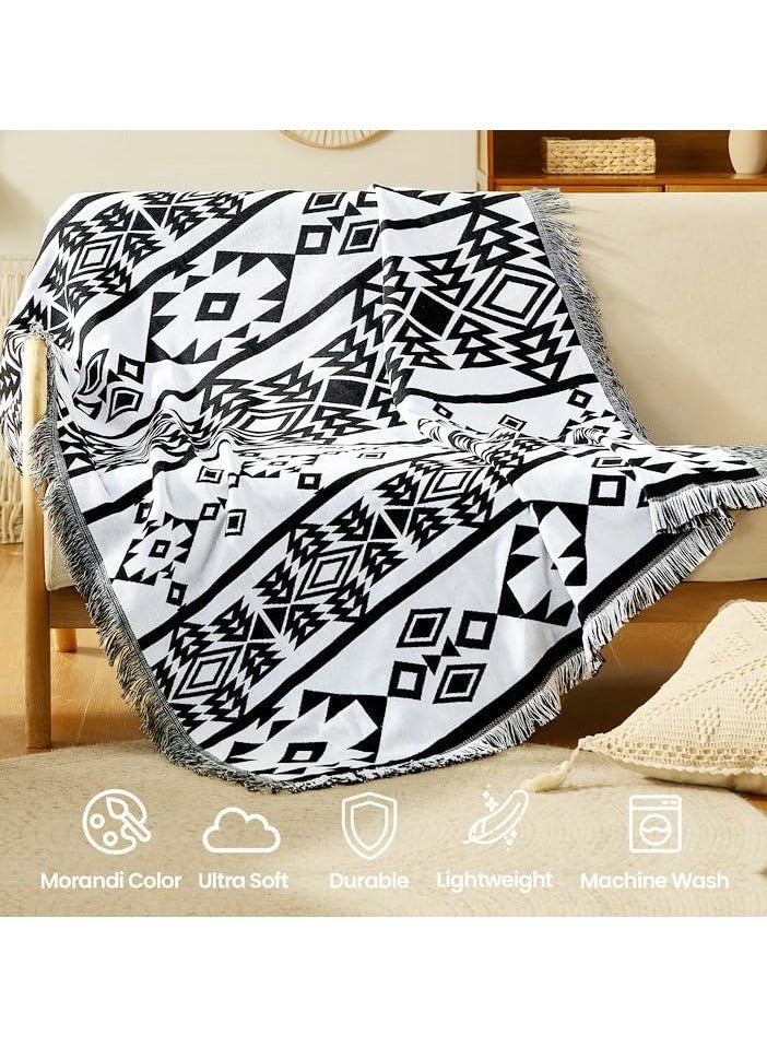 إسكدنيا بطانية بوهيمية - بطانيات زخرفية باللونين الأسود والأبيض مع شرابات، ديكور مزرعة لجميع الفصول، بطانية بوهيمية مطبوعة من الفلانيل للكرسي، السرير، الأريكة، مناسبة لغرفة المعيشة/بطانية خارجية، بطانية نزهة، مكتب، شال قيلولة - Image 1