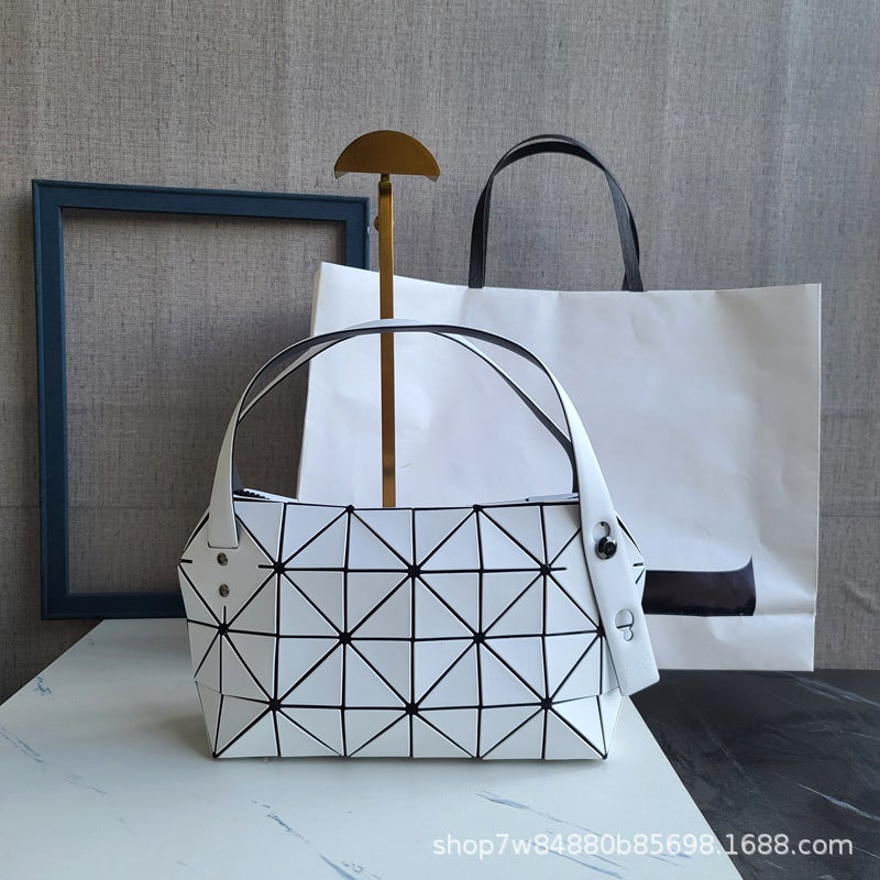 Japanese Original Geometric Quilted Versatile Boston Dumpling Shoulder Handbag Business Women'S Dumpling Bag - Image 1