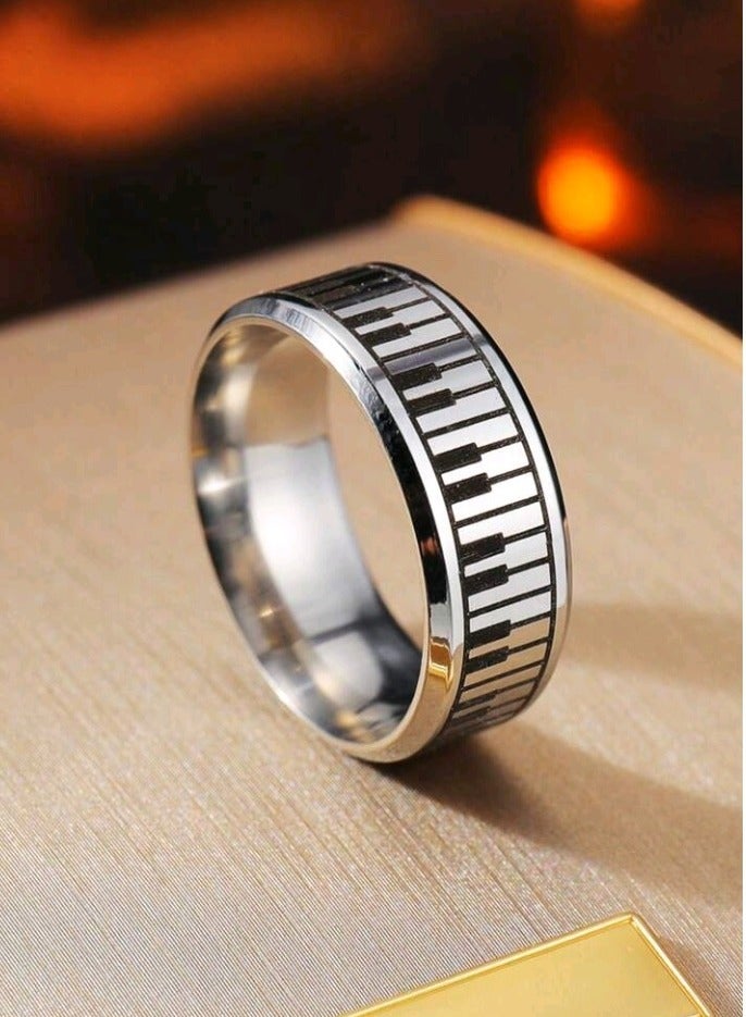 ديلز بيك خاتم رجالي عصري من الاستانلس ستيل اللامع باللون الفضي مقاس 10 - Image 1