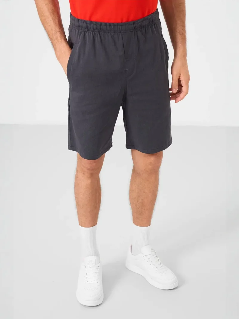 تومي لايف TOMMY Men's Woven Chino Shorts