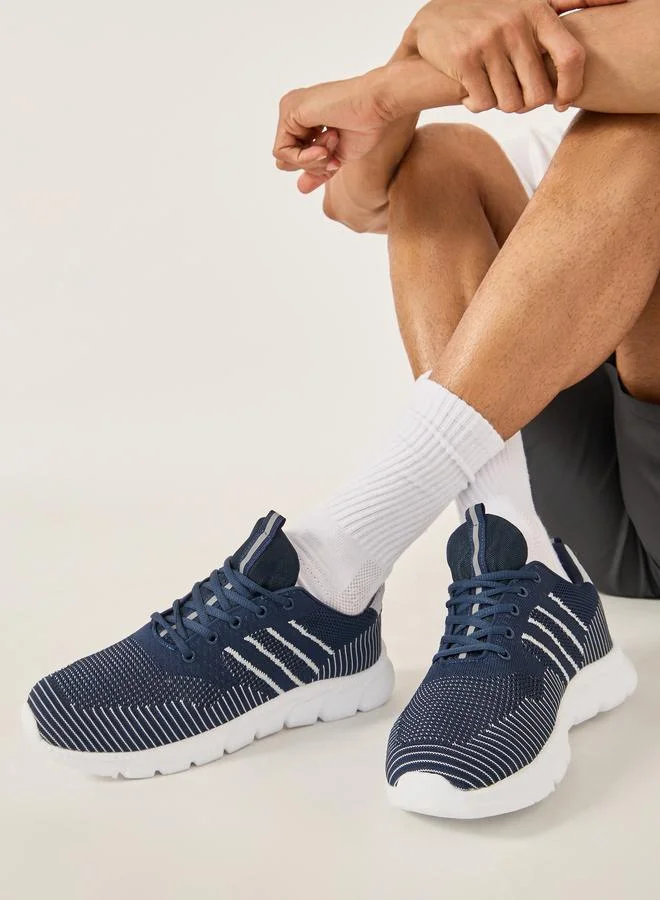 ستايلي اكتيف حذاء سنيكرز بتفاصيل بارزة الملمس ورباط غلق