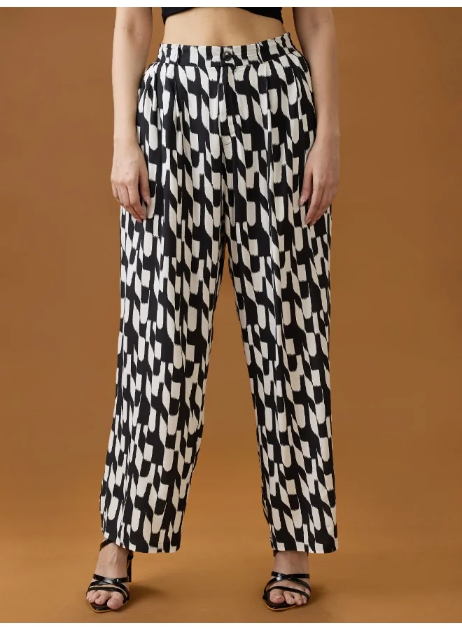 جلو باص بنطلون نسائي بقصة مريحة وخصر متوسط بطبعة تجريدية باللونين الأسود والأبيض من جلوبس