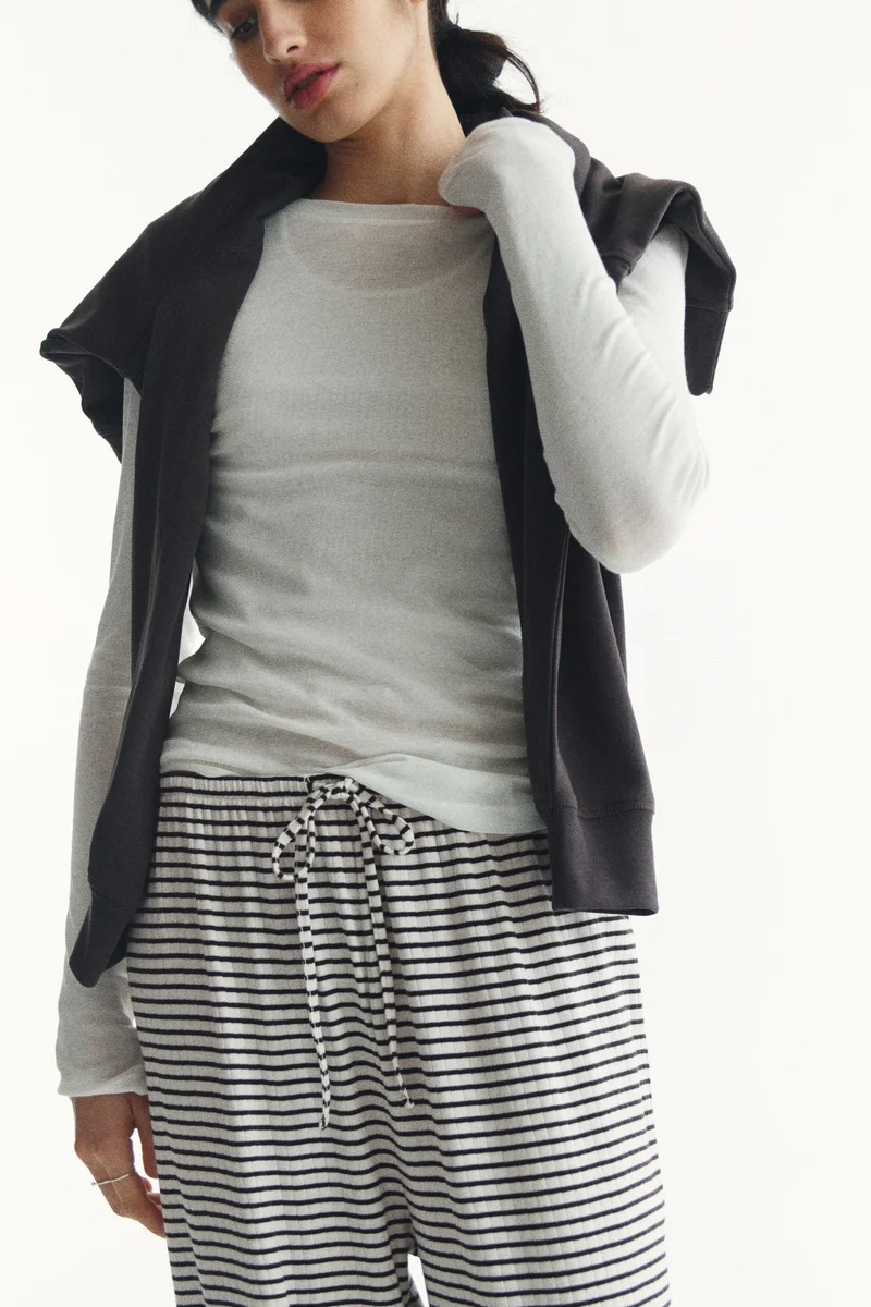 اتش اند ام بنطلون برباط بتصميم مرن