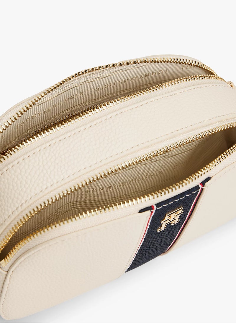 Tommy Hilfiger Plus Tommy Hilfiger Textured Camera Bag - Image 3