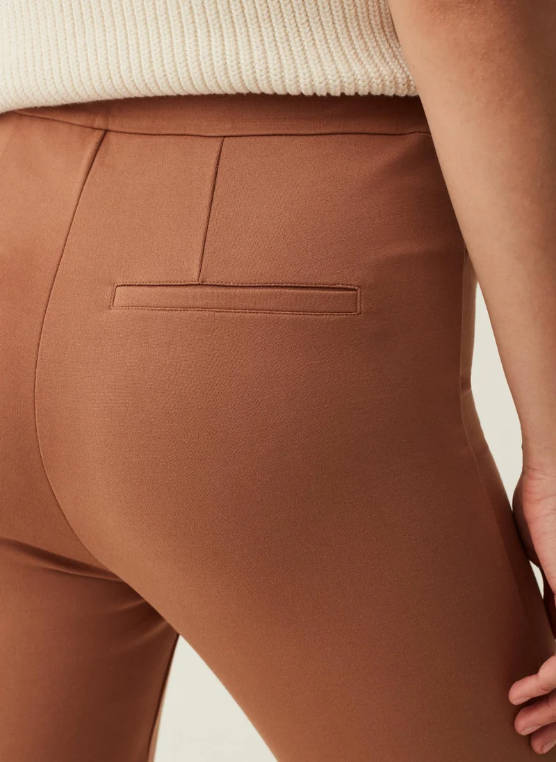 او في اس Cropped flare-fit trousers