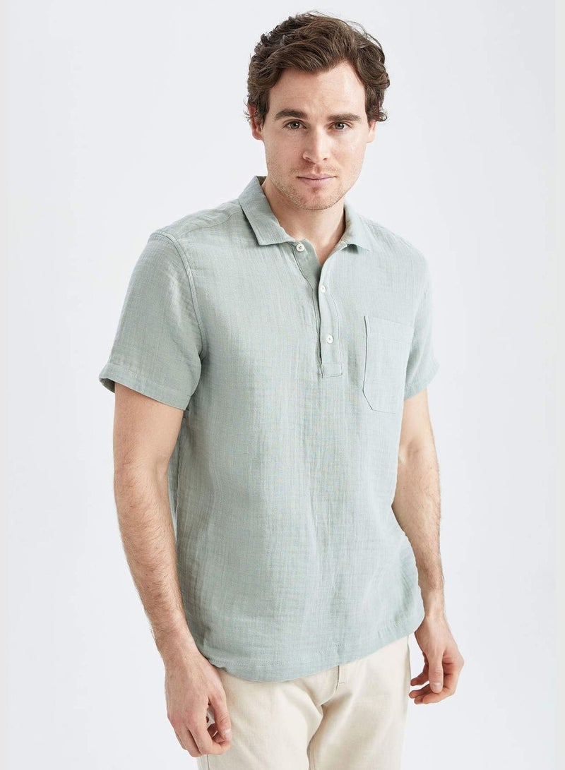 ديفاكتو قميص منسوج بأكمام قصيرة وياقة بولو بقصة عادية للرجال - Image 3