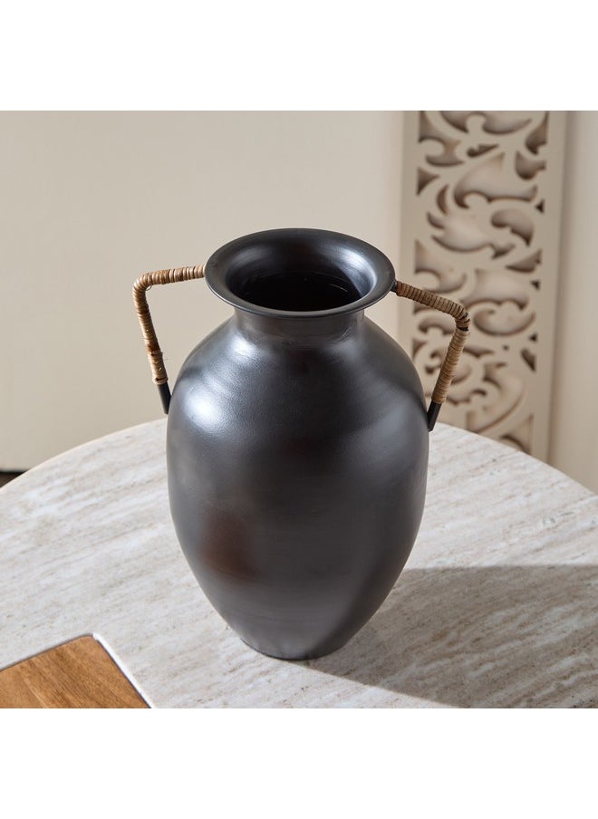 Drane Metal Vase with Cane Wrap 24 x 18 x 24 cm - pzsku/ZDC6AA95A70AD415A2C98Z/45/_/1735804996/8966350a-f706-4c3e-b424-7c2892c9e69b