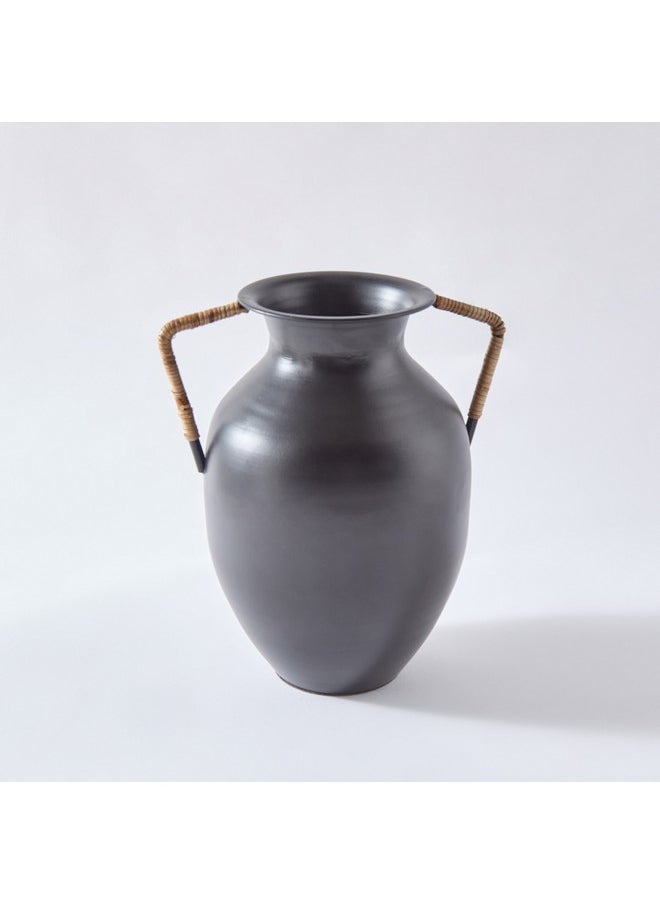 Drane Metal Vase with Cane Wrap 24 x 18 x 24 cm - pzsku/ZDC6AA95A70AD415A2C98Z/45/_/1735805039/e0b5d985-e187-454d-a9d4-f14a70464fb3