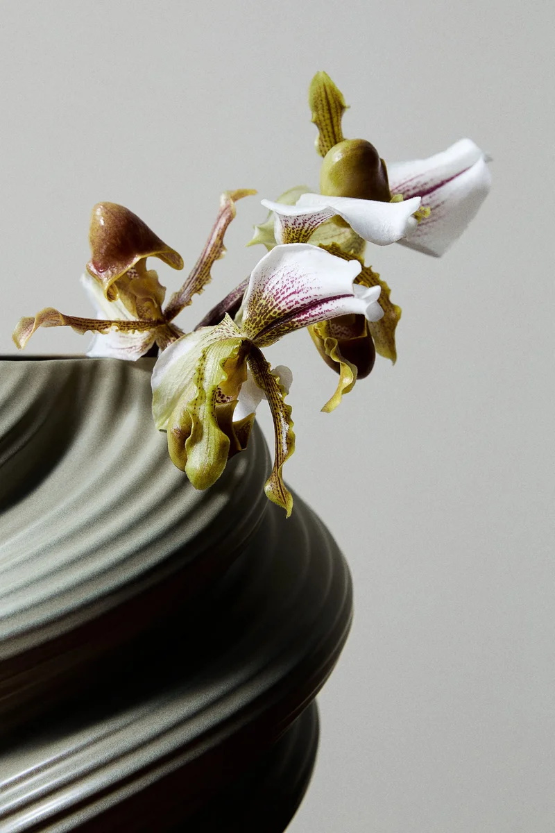 اتش اند ام مزهرية من الخزف