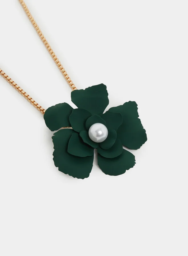 Styli Faux Pearl Detail Floral Pendant Necklace and Stud Earrings Set