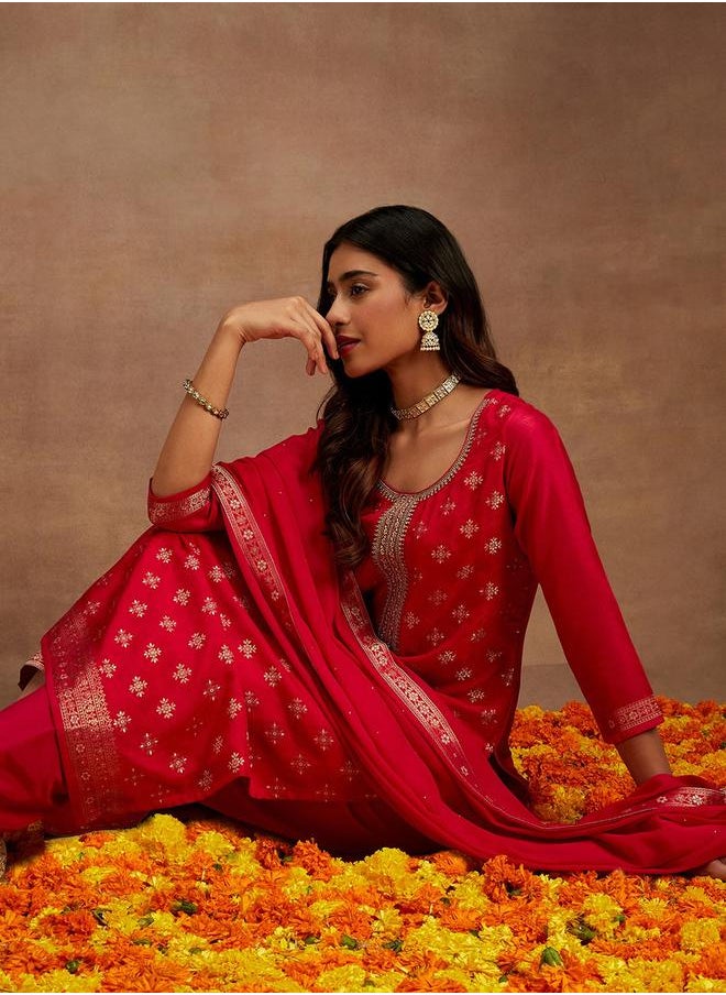 Libas Printed Straight Kurta and Solid Trouser with Dupatta Set by Styli  - Image 2