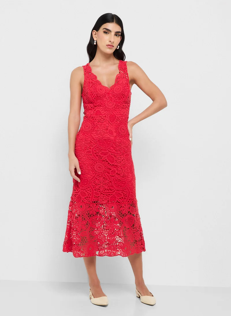 جس Sleeveless Rosalia Crochet Dress