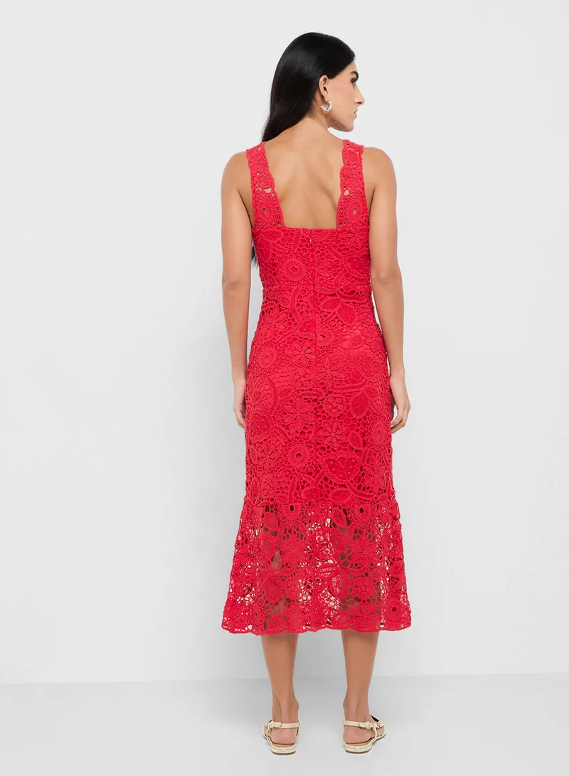 جس Sleeveless Rosalia Crochet Dress