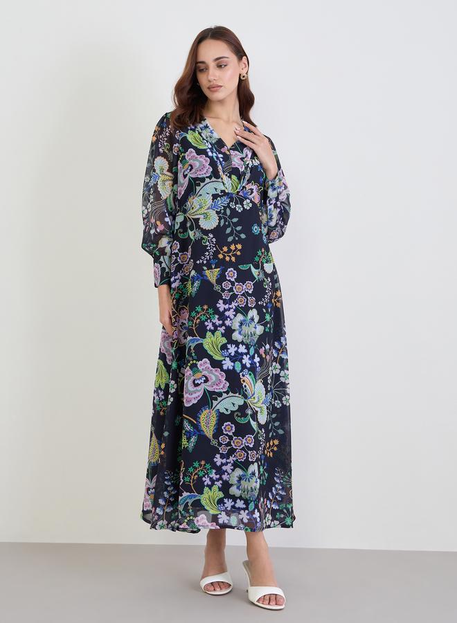 ستايلي فستان طويل مطبع بزهور ومزين بكسرات مطوية - Image 2