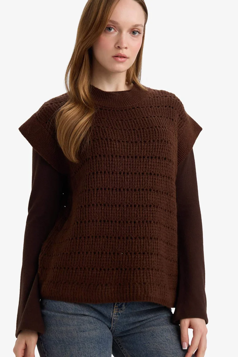 ديفاكتو Regular Fit Crew Neck Knit Vest