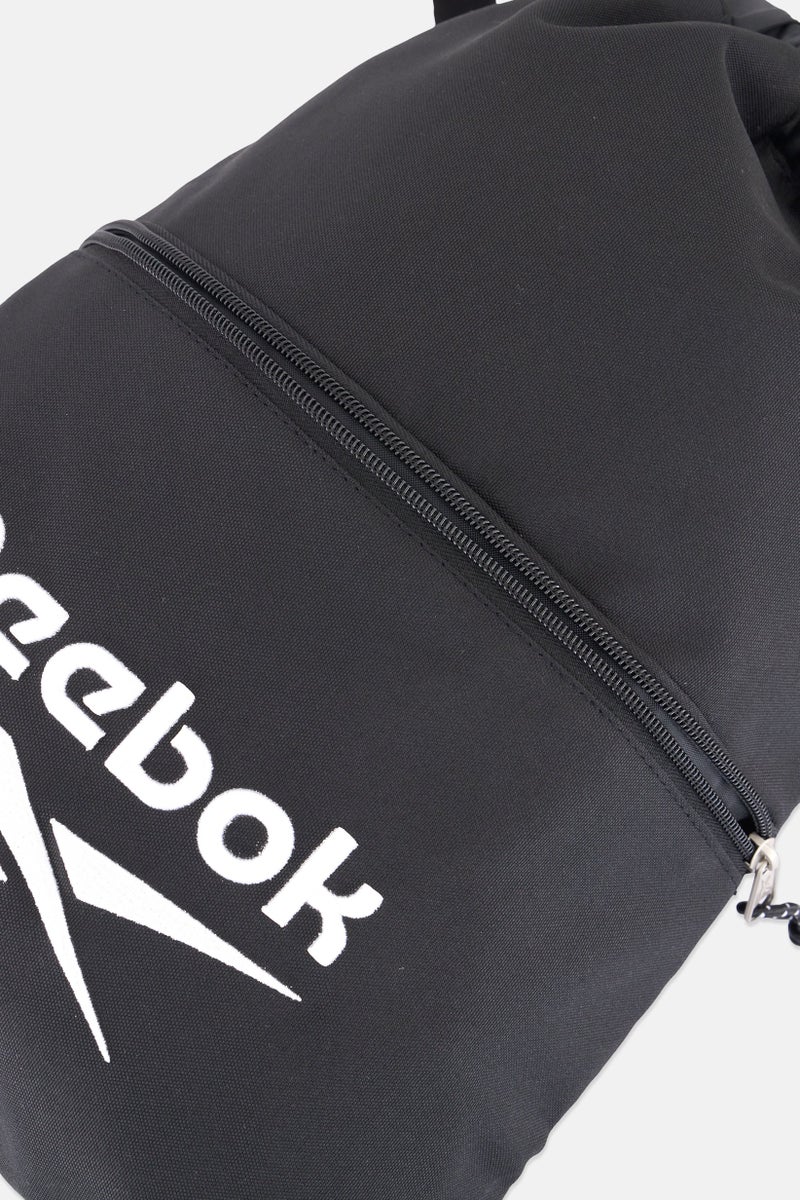 Reebok حقيبة ظهر بسحاب للرجال بشعار مطرز، سوداء - Image 4